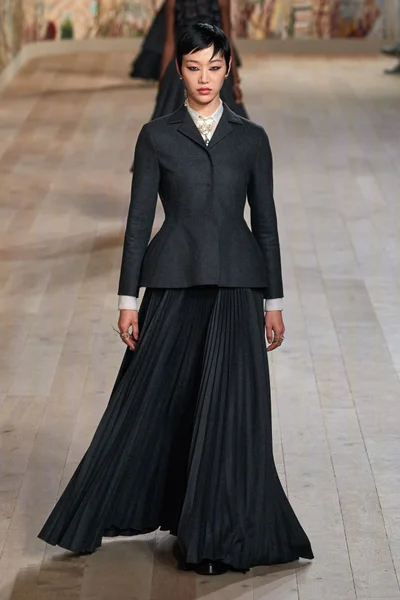 Look 11